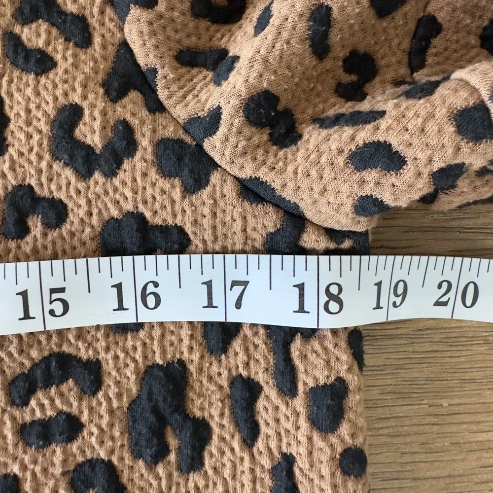 Anthropologie THML‎ Leopard Print Textured Short Puff Sleeve Top-Women's Size S - Picture 4 of 8